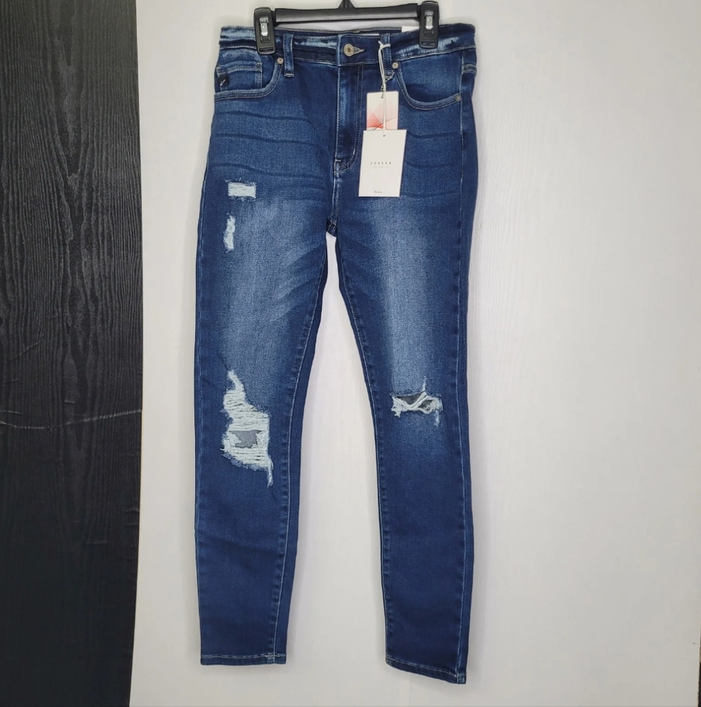 KanCan NWT Size 7/27 Skinny Jeans